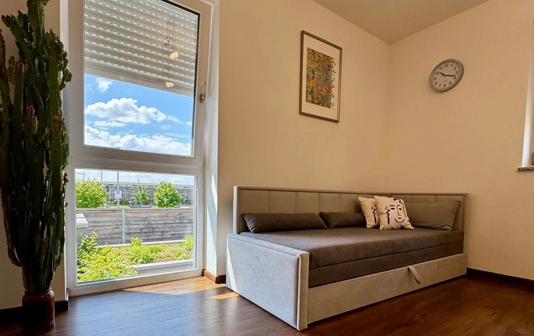 公寓 Moderne Wohnung 100 M2 Mit Buero Und Terrasse 米尔多夫