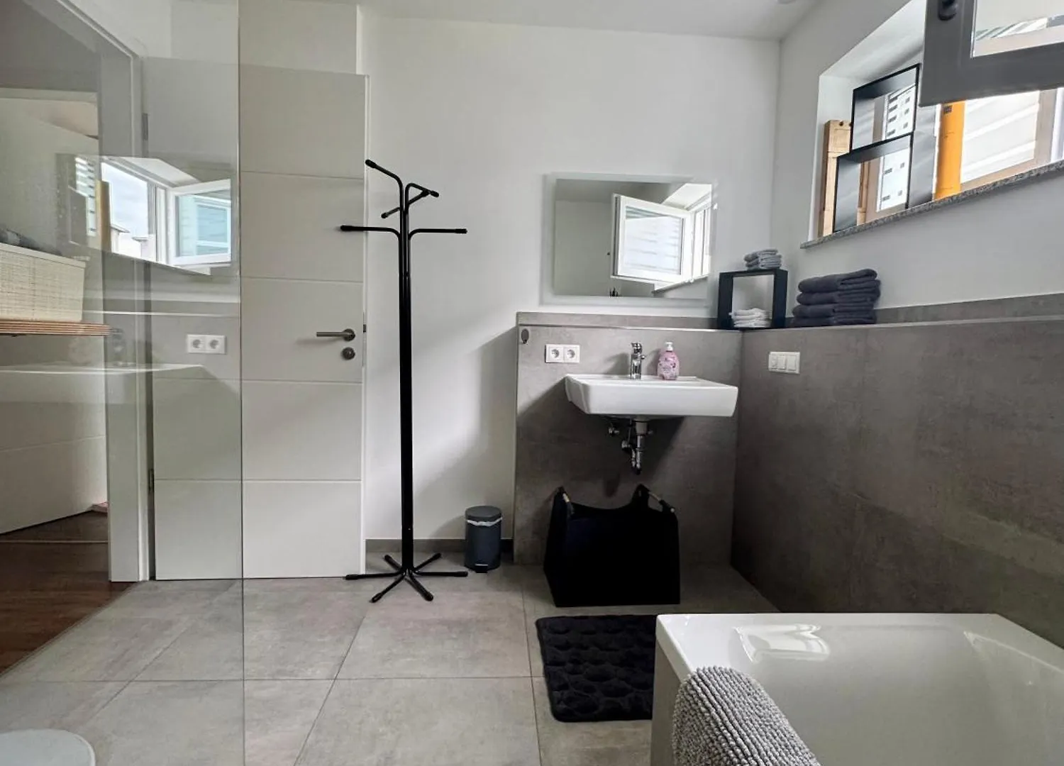 公寓 Moderne Wohnung 100 M2 Mit Buero Und Terrasse 米尔多夫